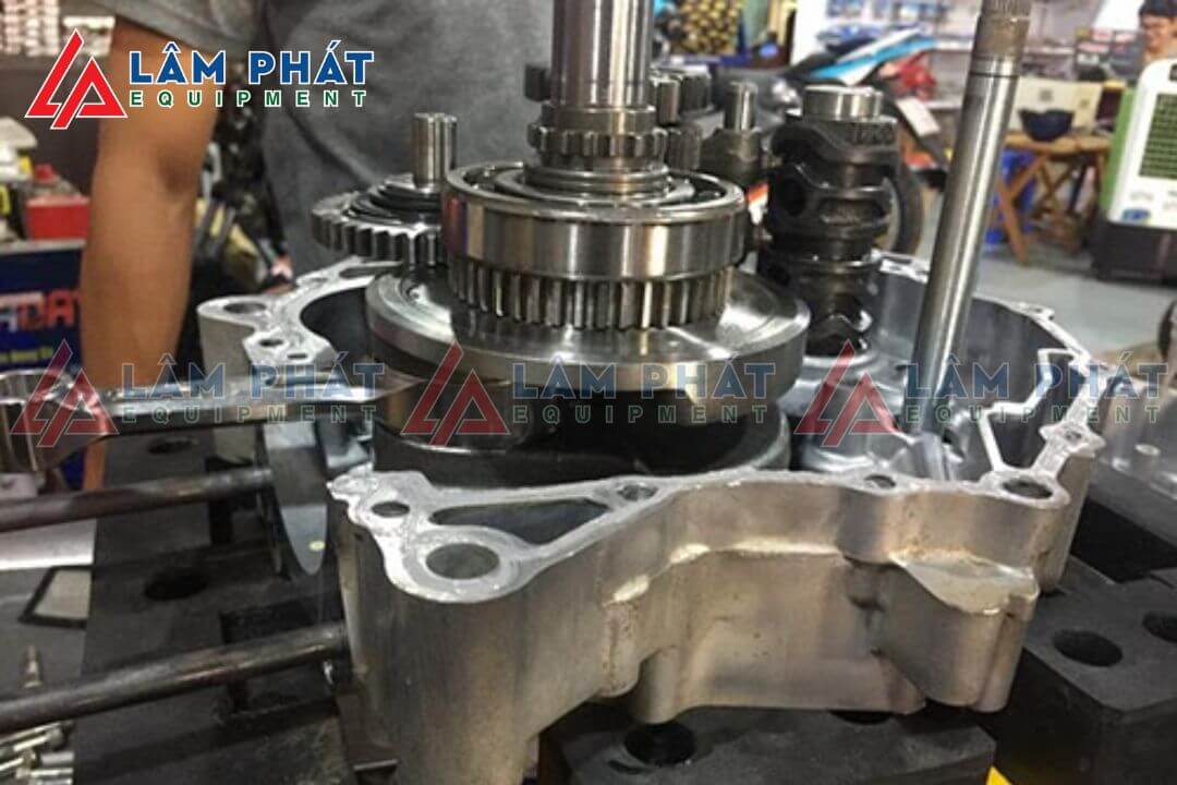 Thay Đế Xe Máy Giá Bao Nhiêu?