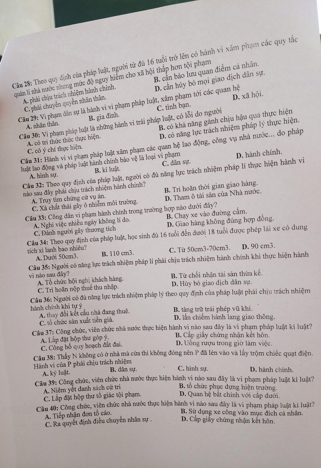 Công dân không tuân thủ pháp luật khi thực hiện hành vi nào sau đây?