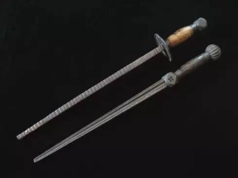 Thiết thiêm là gì?