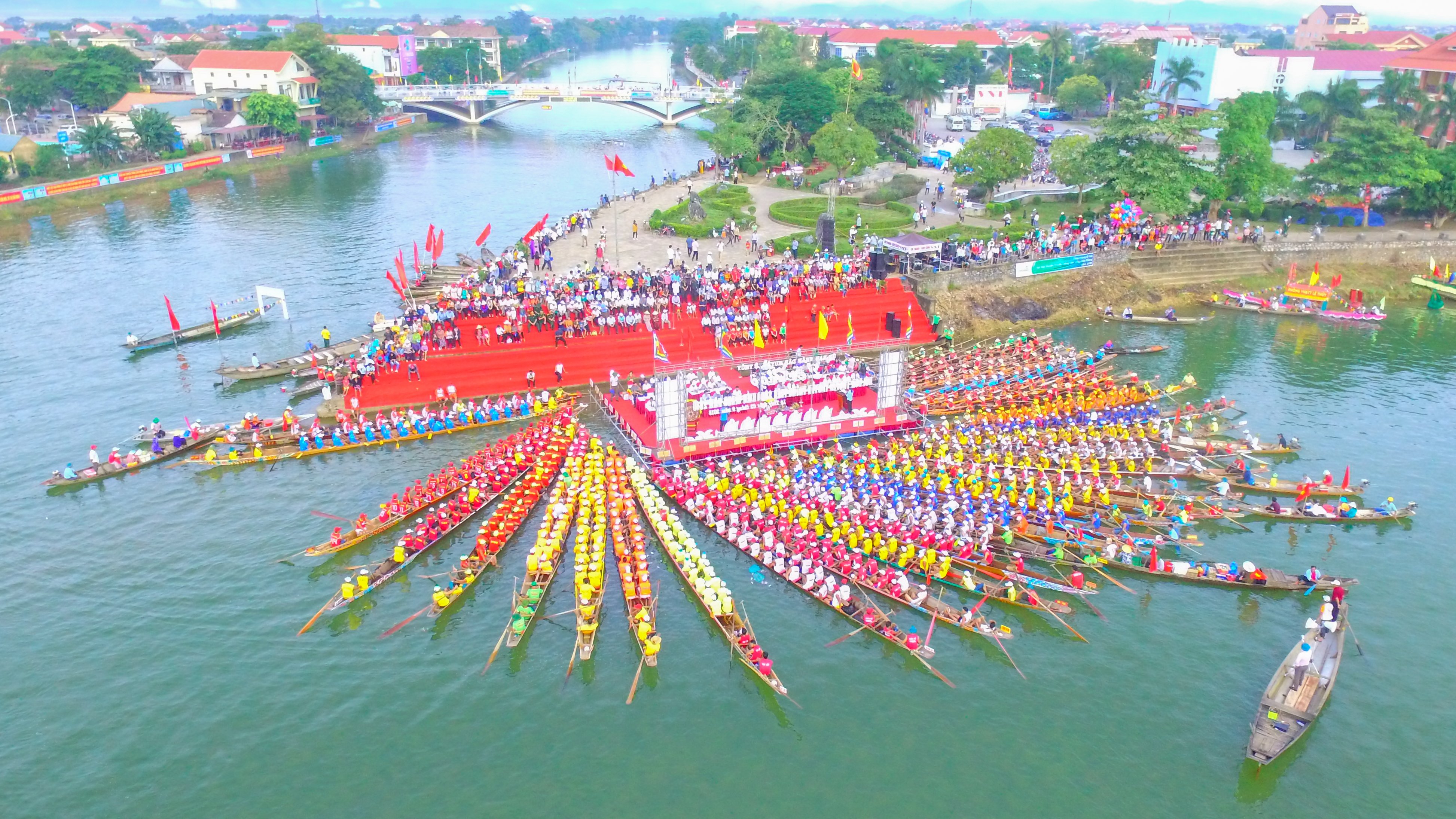 Lễ Hội Đua Thuyền Quảng Bình: Trải Nghiệm Văn Hóa Độc Đáo Gallery 1