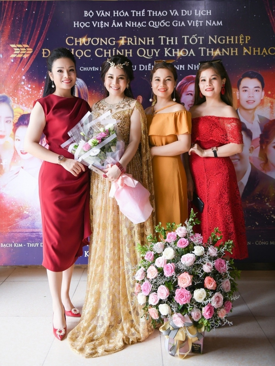 3 Chị Em Hương Ly, Hồng Nhung, Hồng Lụa Sinh Năm Bao Nhiêu? Gallery 1