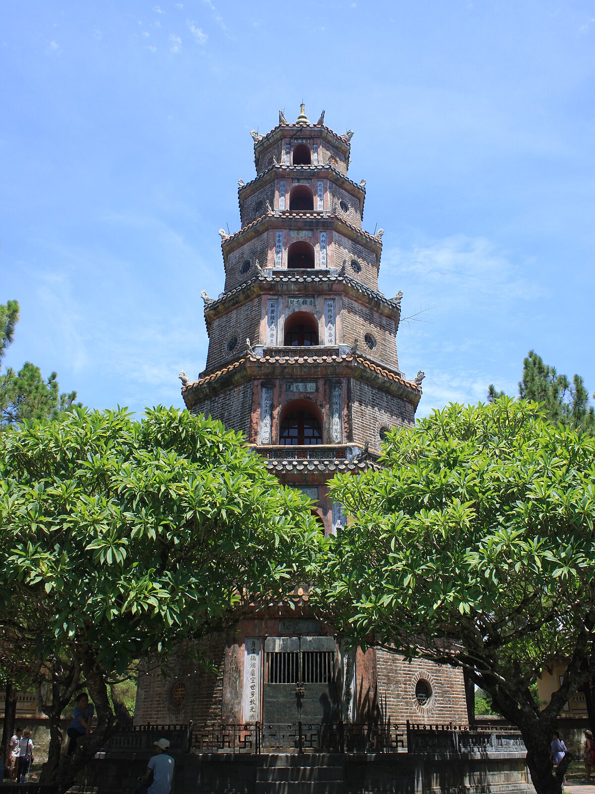 Chùa Thiên Mụ - Ngôi Chùa Cổ Kính Trên Đồi Hà Khê
