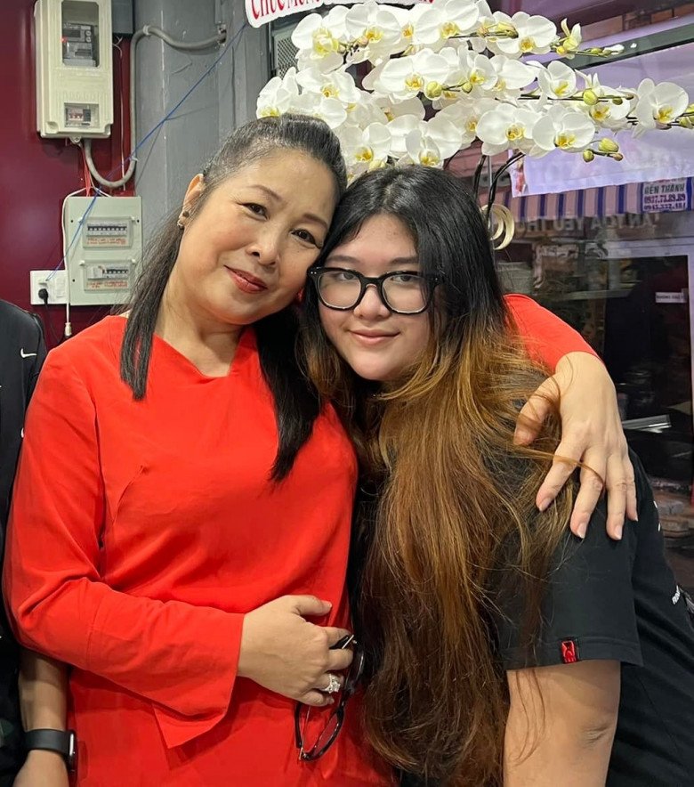 Con Gái Hồng Vân: Xuyến Chi - Sự nghiệp và Cuộc sống riêng tư Gallery 1