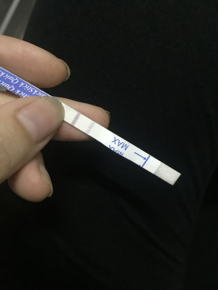 Thử lòng ảnh que thử thai 2 vạch tự chụp