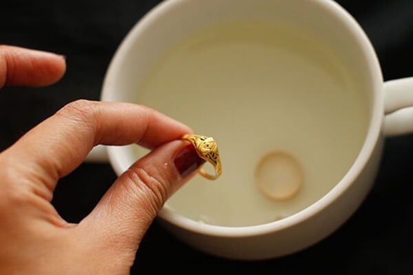 Thử Vàng Bằng Giấm Có Thực Sự Hiệu Quả Không?
