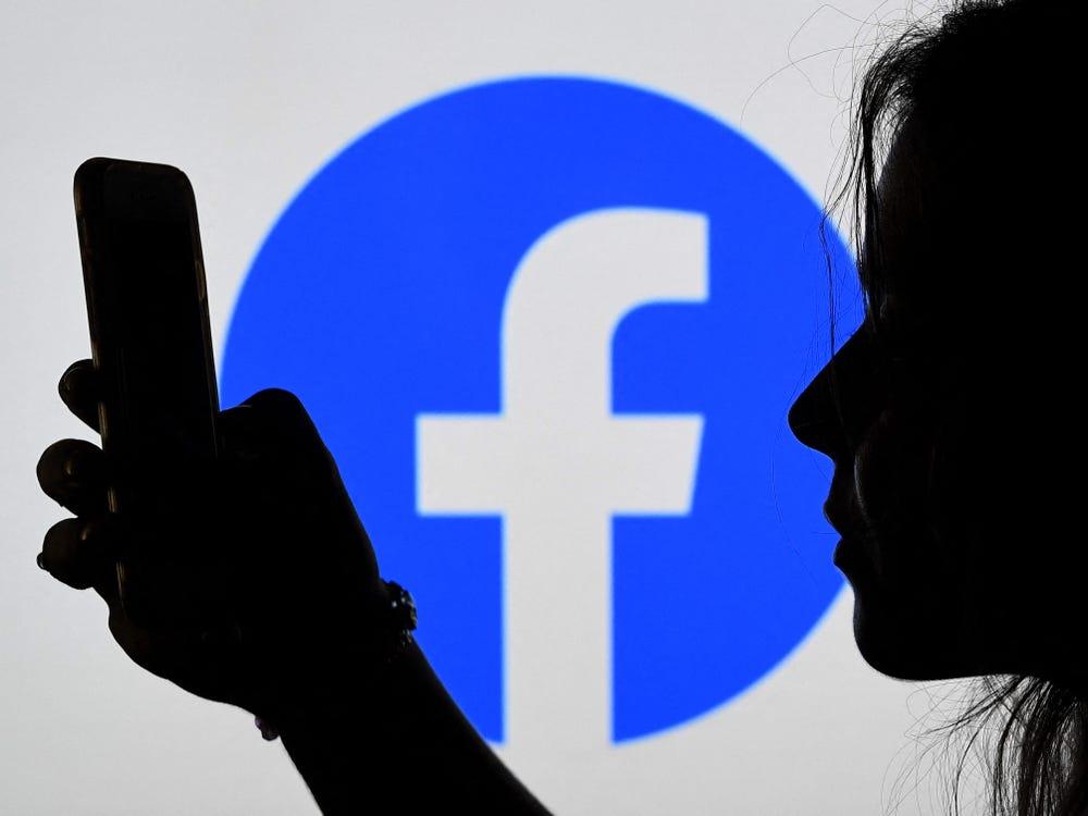Thực trạng nghiện Facebook hiện nay: Nguyên nhân, hậu quả và giải pháp