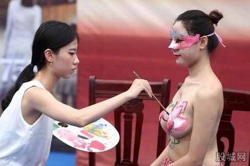 Siêu mẫu khỏa thân Gallery 1
