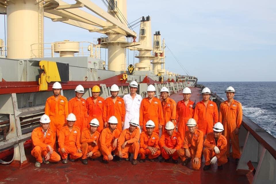Thủy Thủ Tàu Viễn Dương: Cuộc Sống, Thử Thách và Cơ Hội