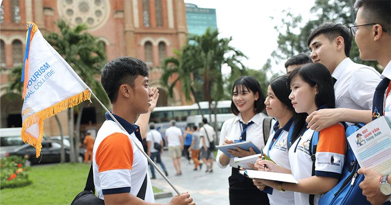 Thuyết trình về nghề Hướng dẫn viên du lịch