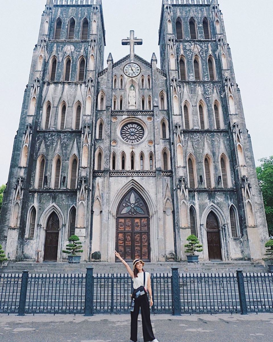 Nhà thơ ở cạnh nhà thờ Gallery 2