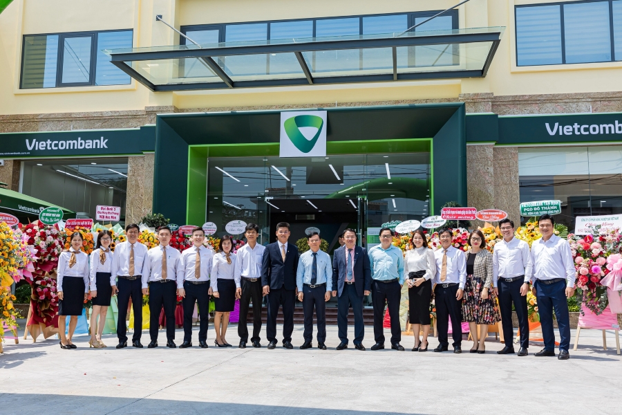 Ngân hàng Vietcombank Hóc Môn: Thông tin chi nhánh, giờ làm việc và dịch vụ Gallery 1