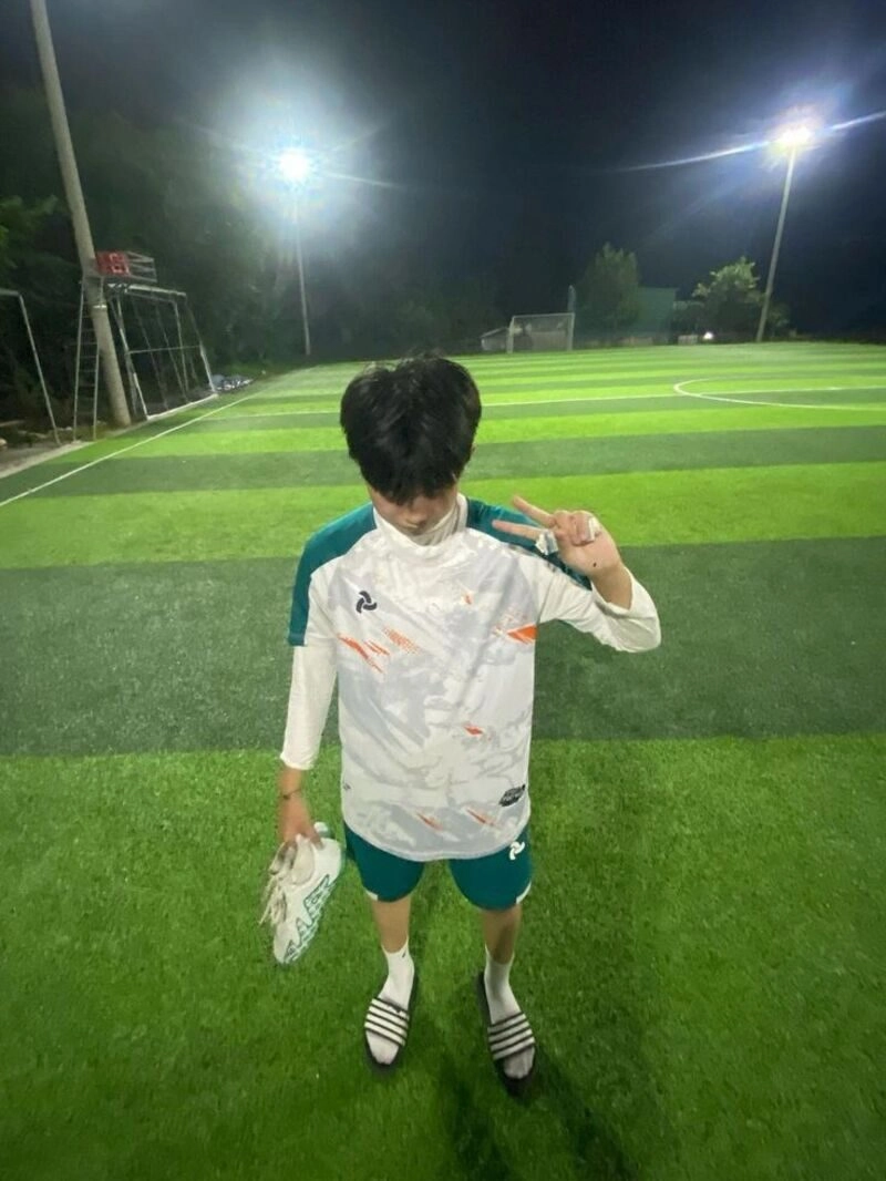 Trai Đẹp Đá Bóng Che Mặt Gallery 2