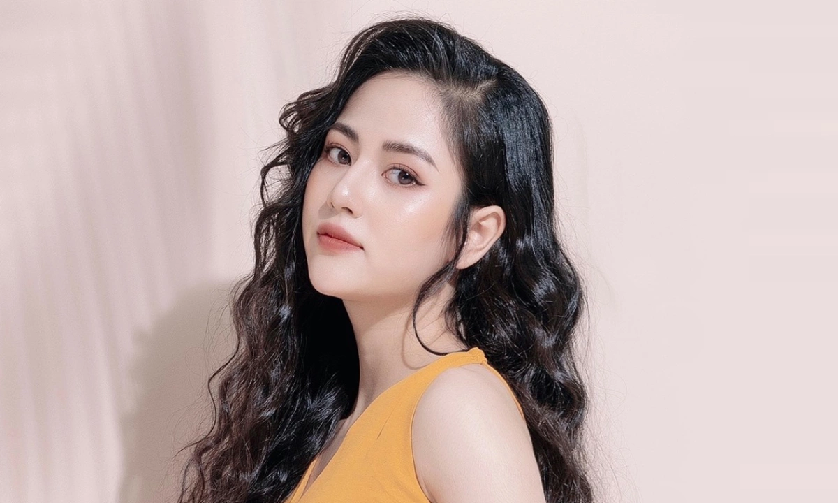 Việt Hoa Sinh Năm Bao Nhiêu? Gallery 1