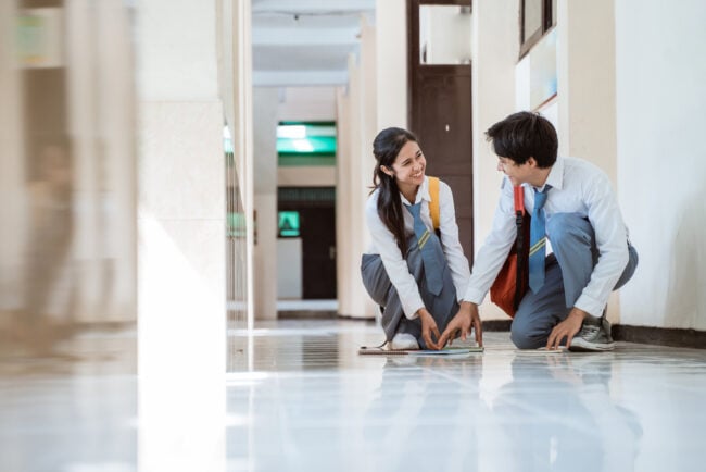 Tình trạng yêu sớm của giới trẻ hiện nay