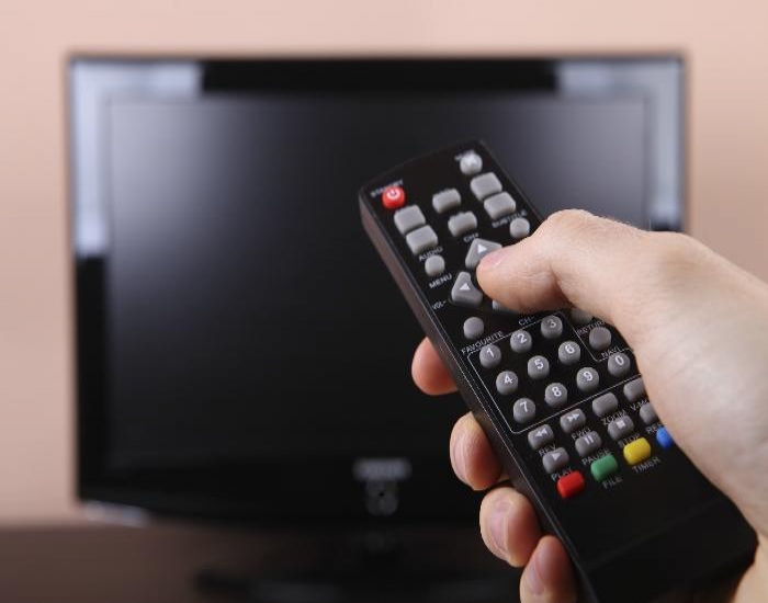 Tivi đang xem tự nhiên tắt: Nguyên nhân và cách khắc phục