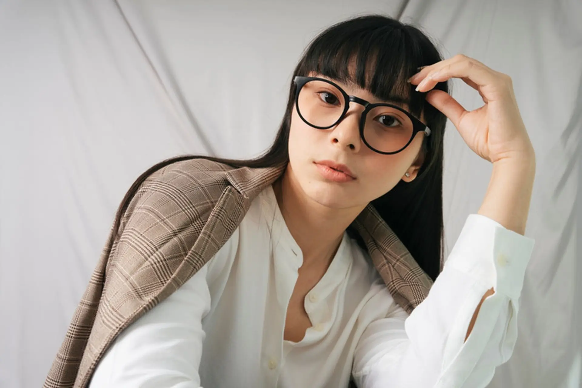 Tóc Mái Cho Người Đeo Kính Cận: Lựa Chọn Hoàn Hảo Che Khuyết Điểm Và Tăng Vẻ Đẹp Gallery 1