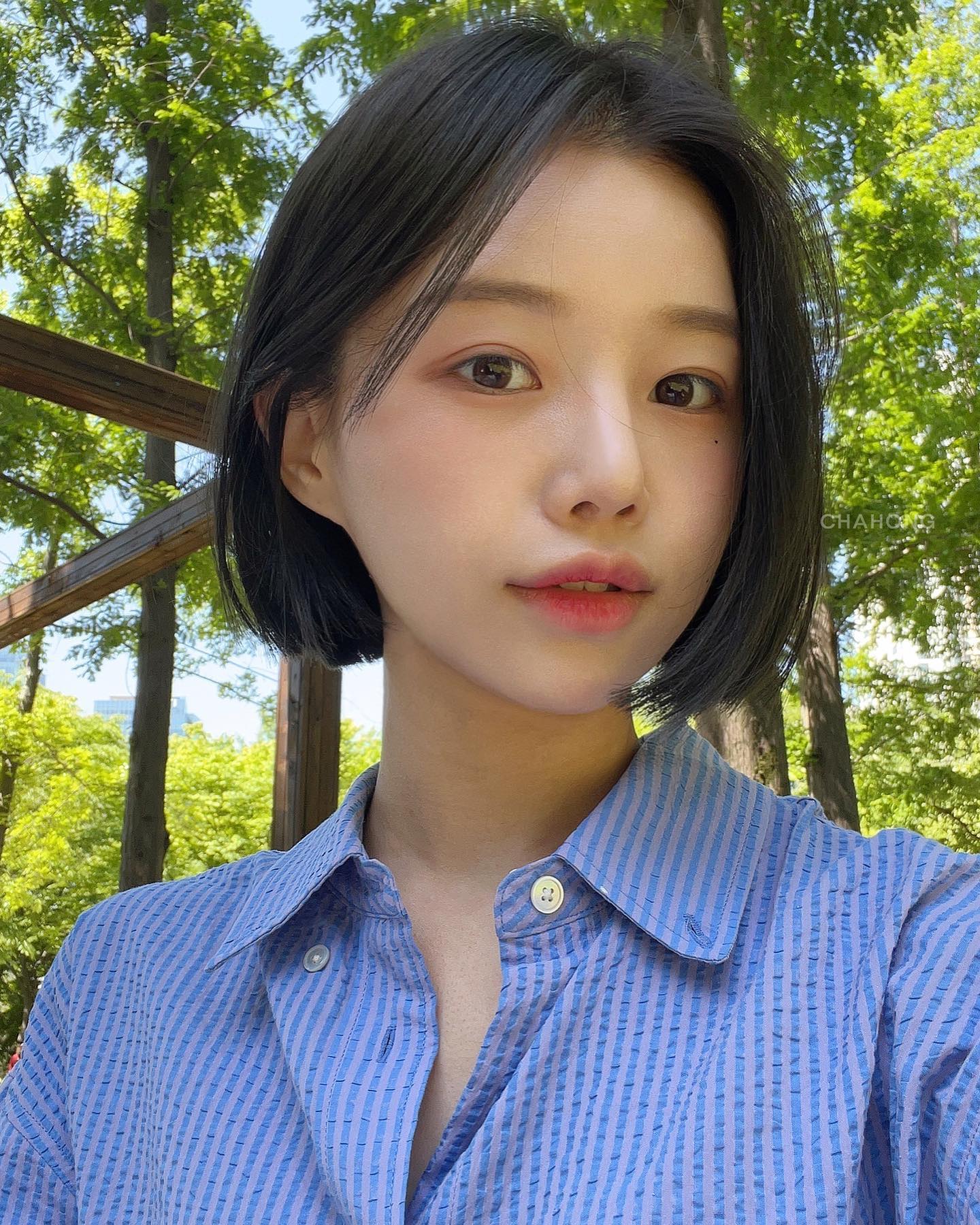Tóc ngắn ôm mặt