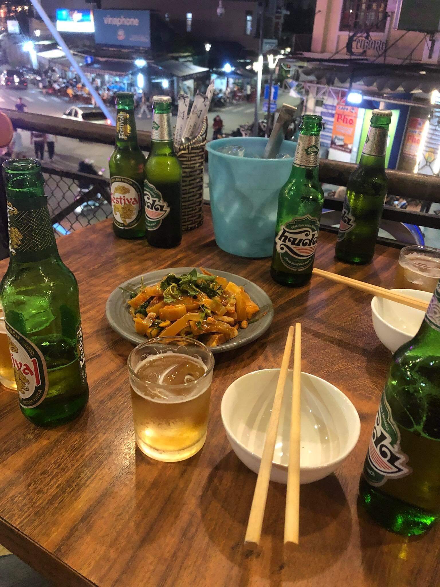 Hình Nhậu Bạn Đêm: Khoảnh Khắc Vui Vẻ Bên Những Người Bạn Thân Gallery 1