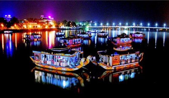 Sông Hương Về Đêm: Huyền Ảo Và Thơ Mộng Gallery 2