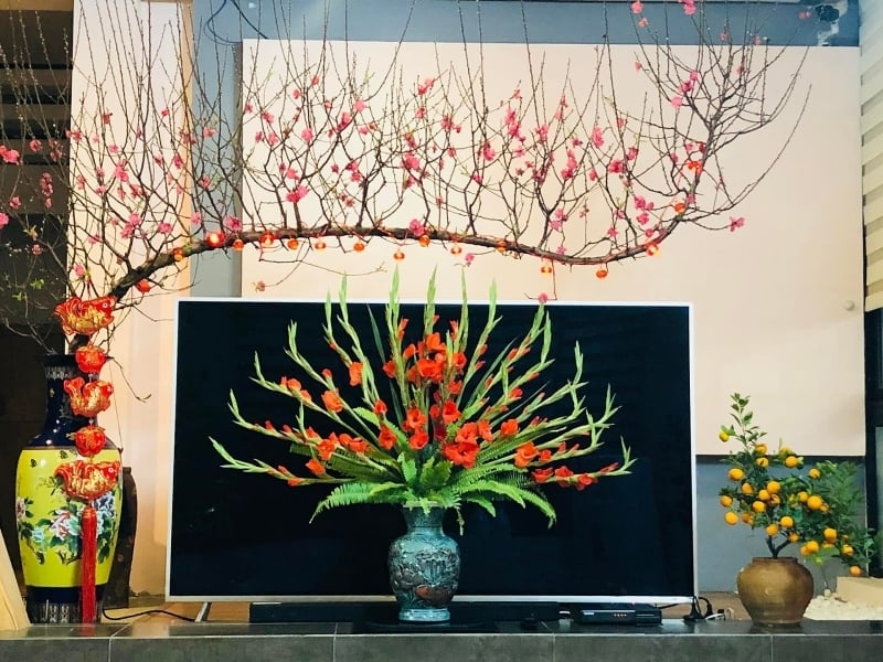 Trang trí cành đào huyền