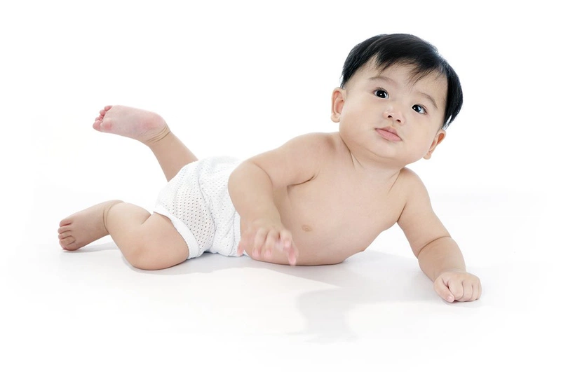Trẻ 1 tháng tuổi mặc áo cộc tay được không?