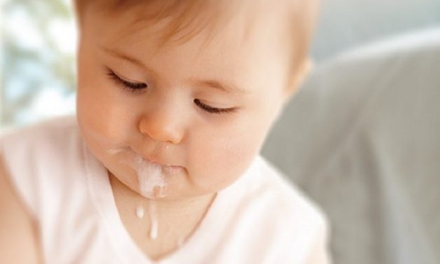 Trẻ bị đi ngoài nôn trớ: Nguyên nhân, triệu chứng và cách xử trí