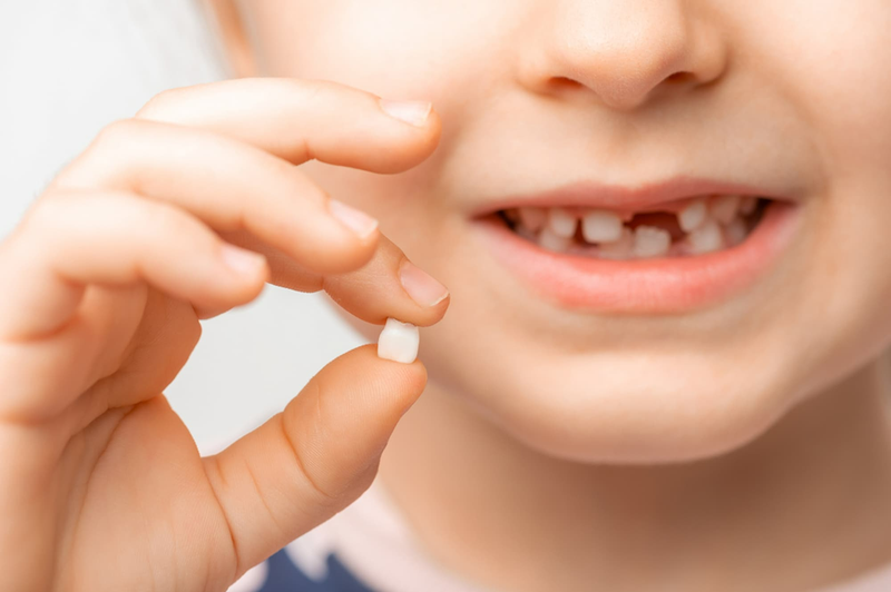 Trẻ bị gãy răng sữa có mọc lại không?