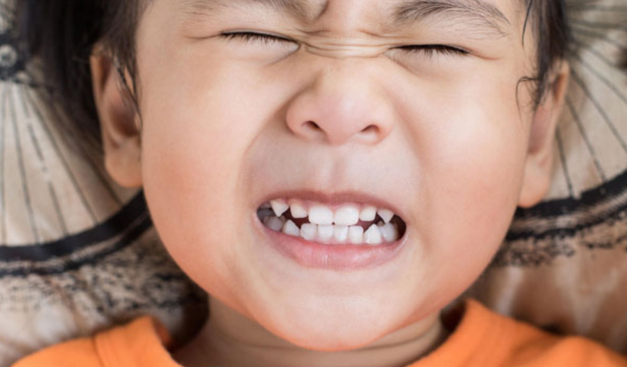 Trẻ dưới 1 tuổi hay nghiến răng: Nguyên nhân và cách xử lý