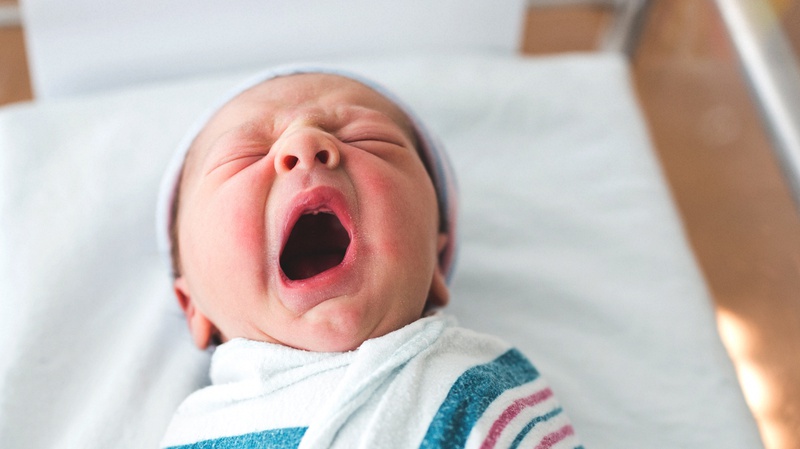 Trẻ sơ sinh bị ho và sổ mũi phải làm gì?