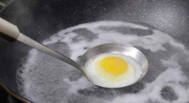 Trứng trần hay trứng chần?