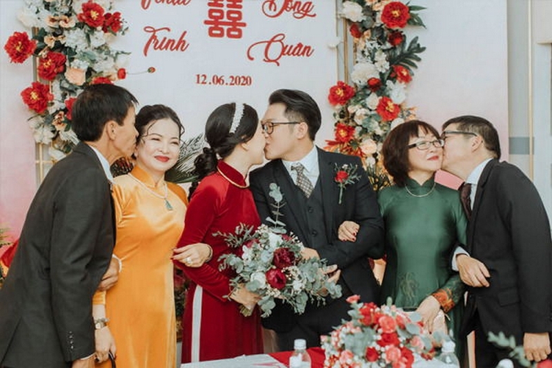 Tứ thân phụ mẫu gồm những người nào?