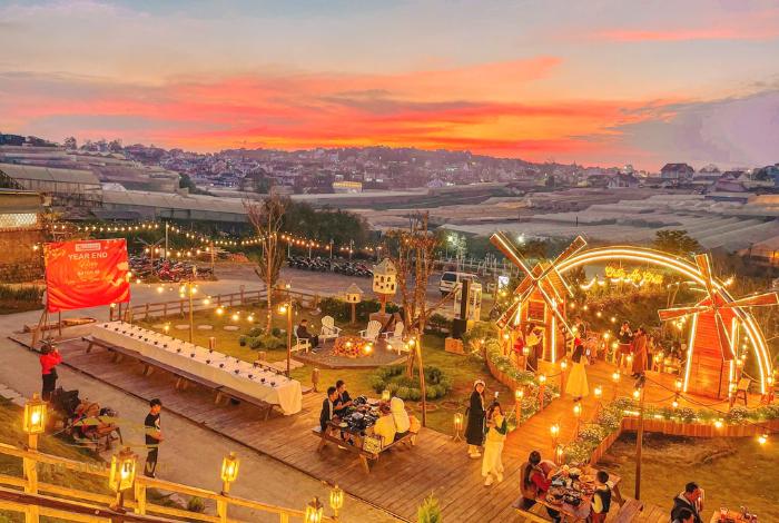 Tuk Tuk Đà Lạt: Khám Phá Thành Phố Mộng Mơ Trên Ba Bánh