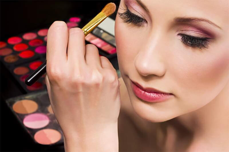 What is a Makeup Artist in English? Gallery 1