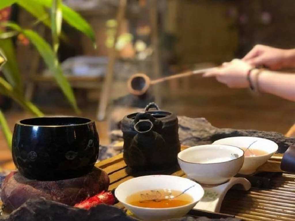 Uống Trà Đàm Đạo: Nơi Kết Nối Tâm Hồn và Tri Thức