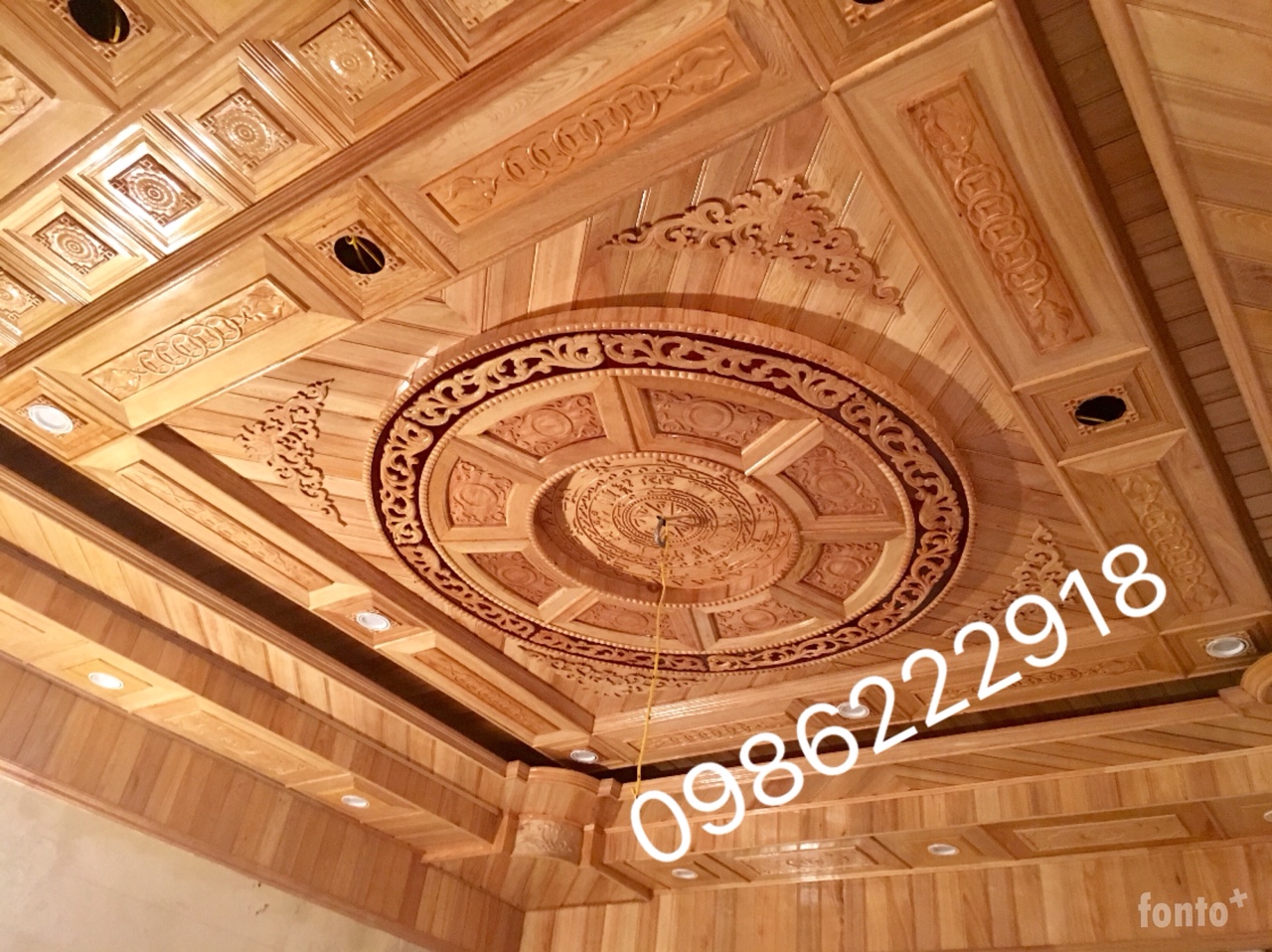 Phòng Khách Mẫu Trần Gỗ Xoan Đẹp Gallery 1