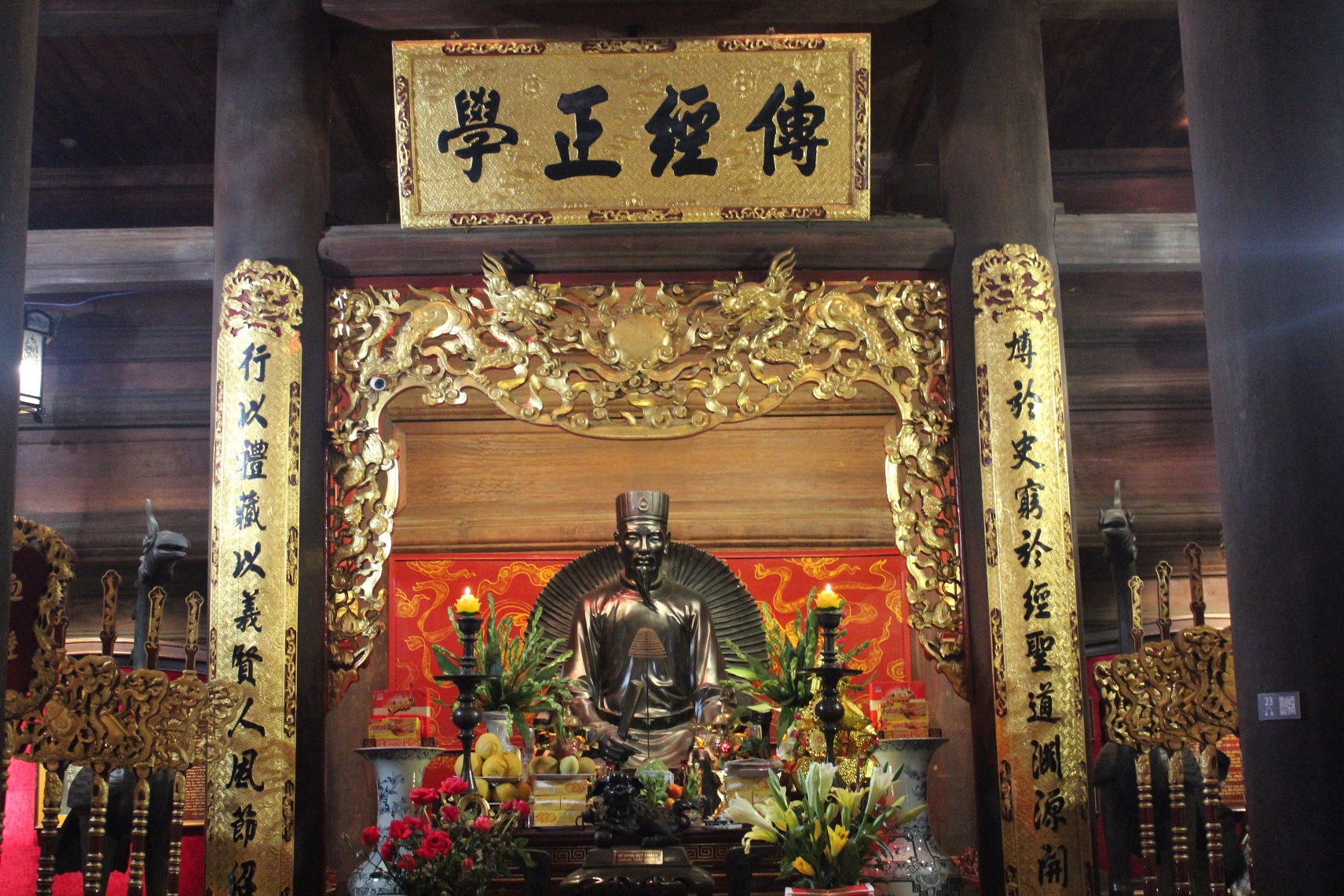 Văn Miếu Thờ Ai?