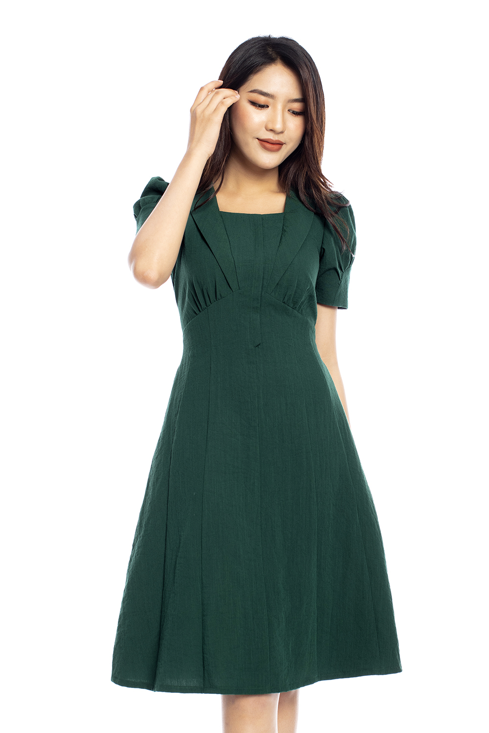 Váy Xòe Cổ Vuông: Kiểu Dáng Thời Trang Năng Động và Quyến Rũ