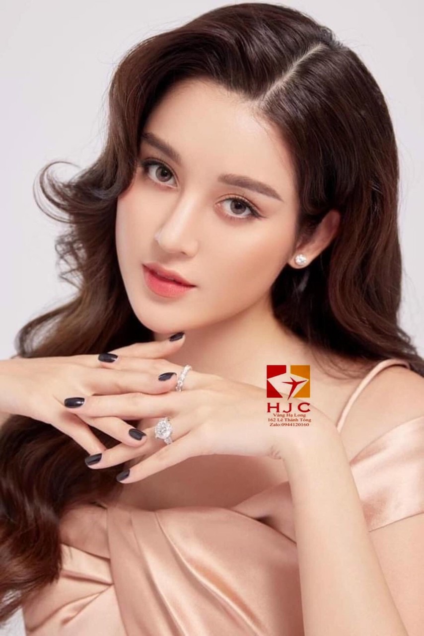 Vẻ đẹp sắc sảo: Thu hút mọi ánh nhìn