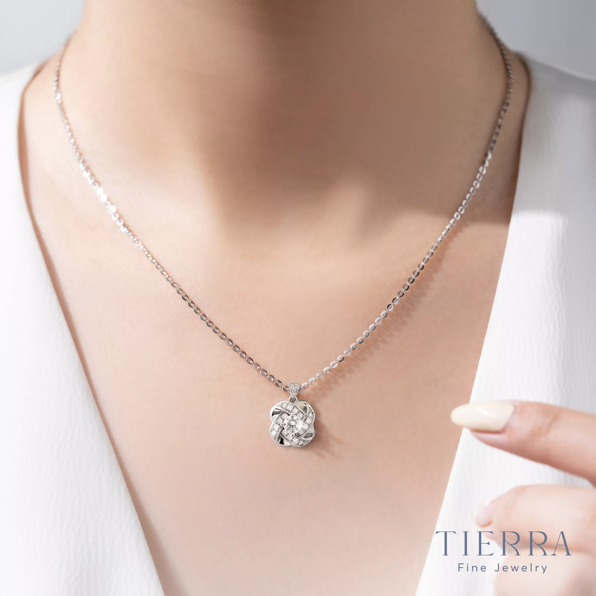 Dây Chuyền Xoắn Bạch Kim: Sang Trọng và Bền Bỉ Gallery 1