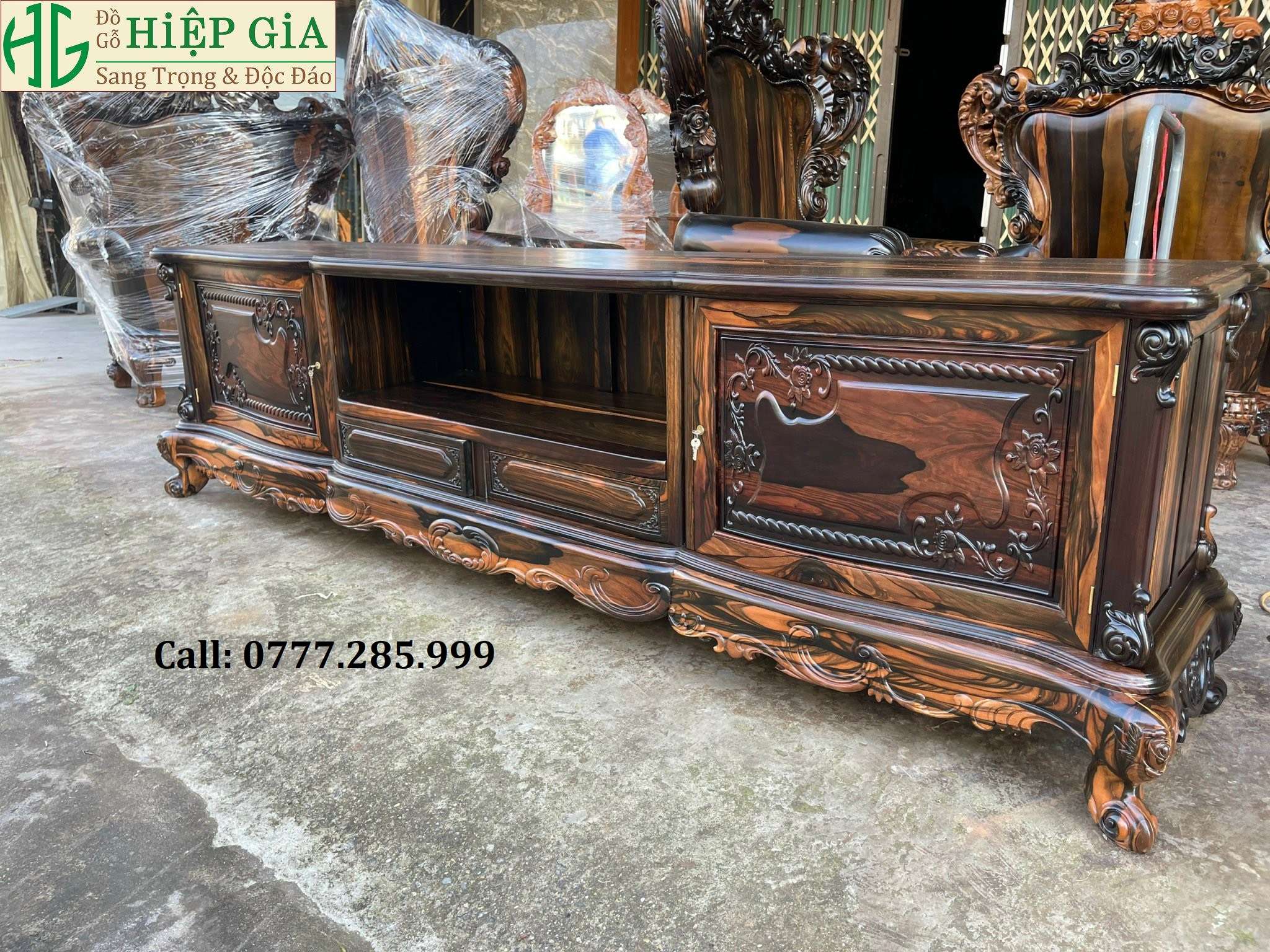Kệ Tivi Gỗ Mun - Sang Trọng và Bền Bỉ Gallery 1