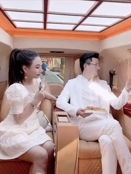 William Yue và Quốc Hiểu Á Bao Nhiêu Tuổi? Gallery 2