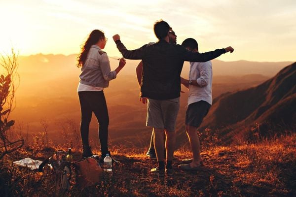 Ý Nghĩa Tình Bạn: Hành Trình Cùng Chia Sẻ Niềm Vui và Khó Khăn Gallery 2