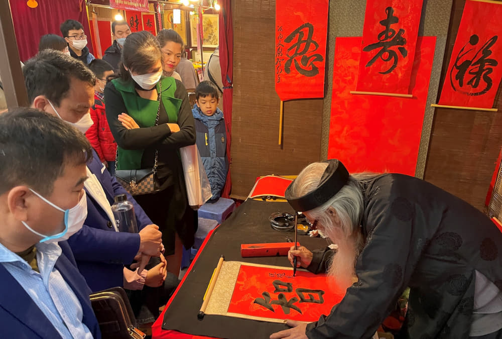 Xin Chữ Văn Miếu