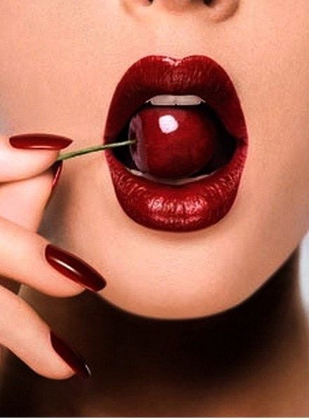 Khi đôi môi còn đỏ mọng Gallery 1