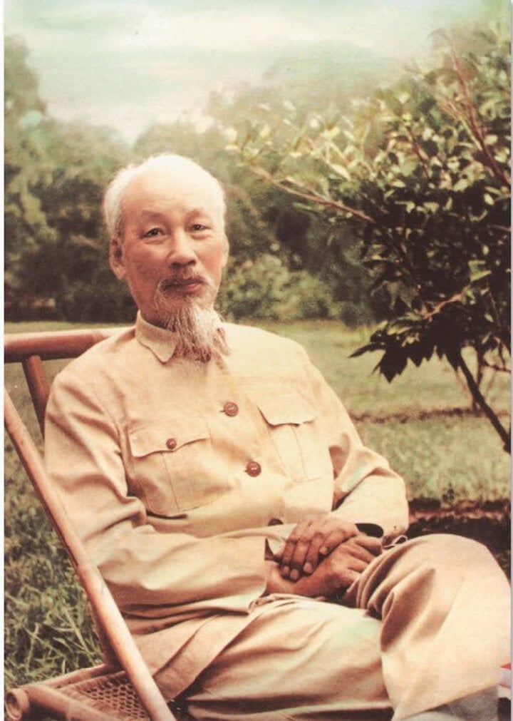 Bộ Quần Áo Kaki Của Bác Hồ Gallery 2