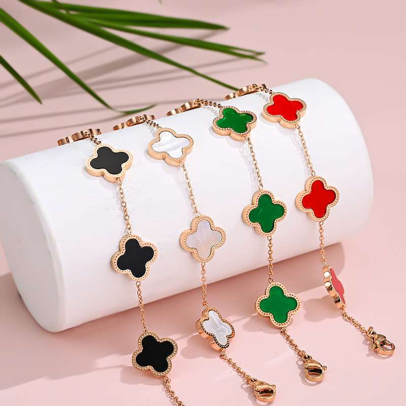 Lắc Tay Cỏ Bốn Lá: May Mắn Và Phong Cách Gallery 1