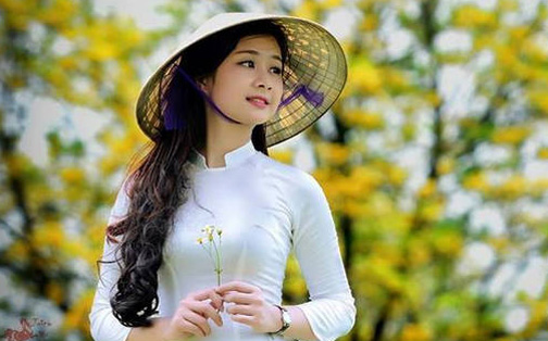 Cô Gái Nghiêng Nghiêng Vành Nón Lá: Vẻ Đẹp Truyền Thống Việt Nam Gallery 1