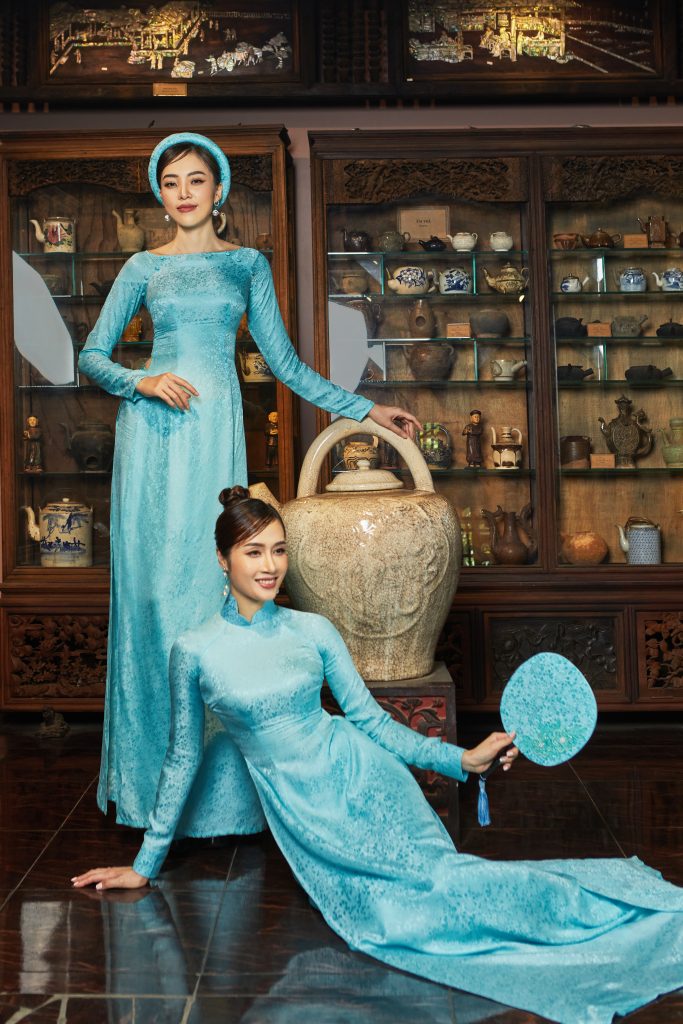 Áo Dài Xanh Ngọc Bích: Thanh Lịch Và Quyến Rũ Gallery 1