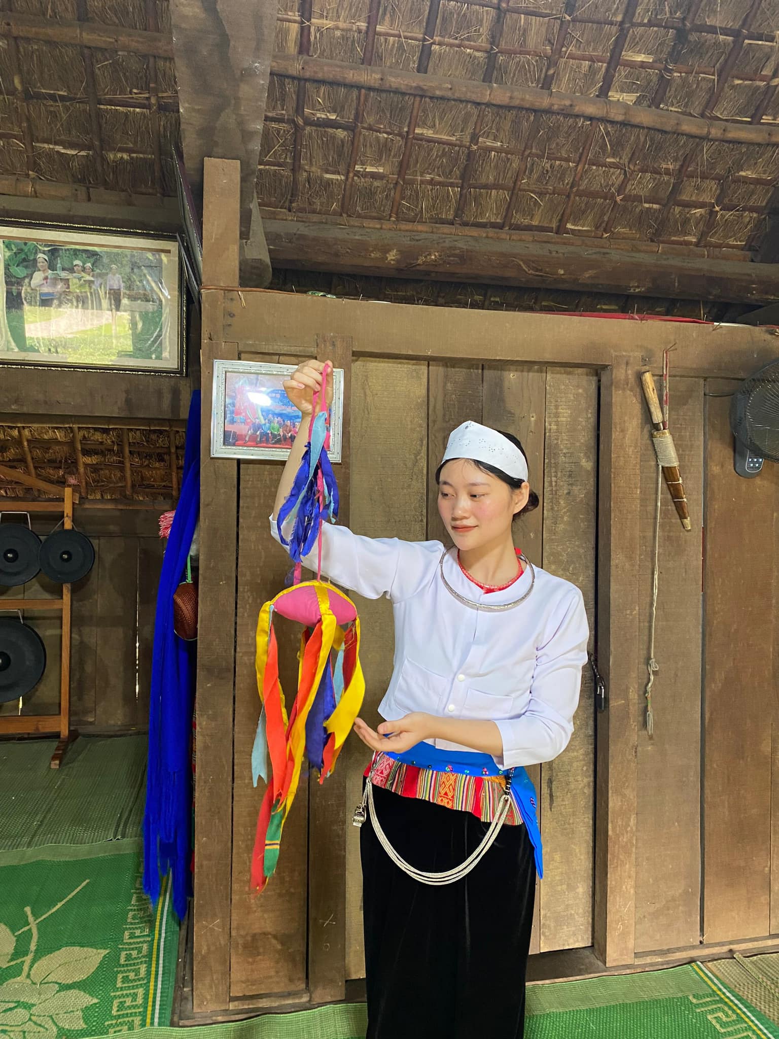 Dân tộc đeo vòng cổ dài ở Việt Nam Gallery 1