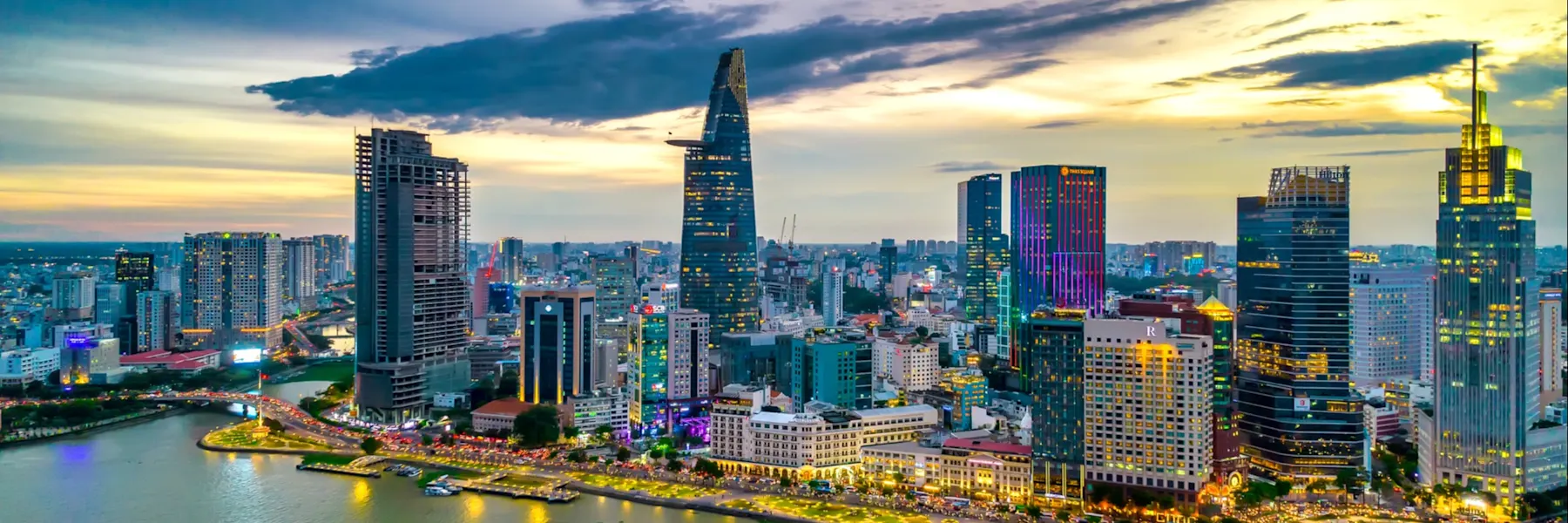Anh trai tôi đang sống ở Thành phố Hồ Chí Minh